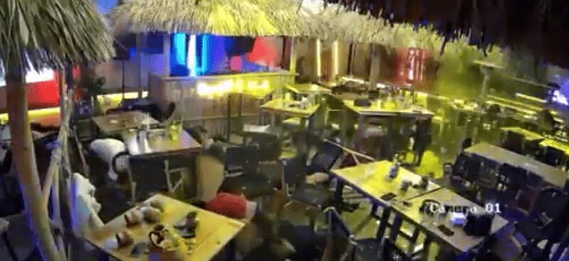 Hombres armados asesinan a diez personas en bar de Querétaro